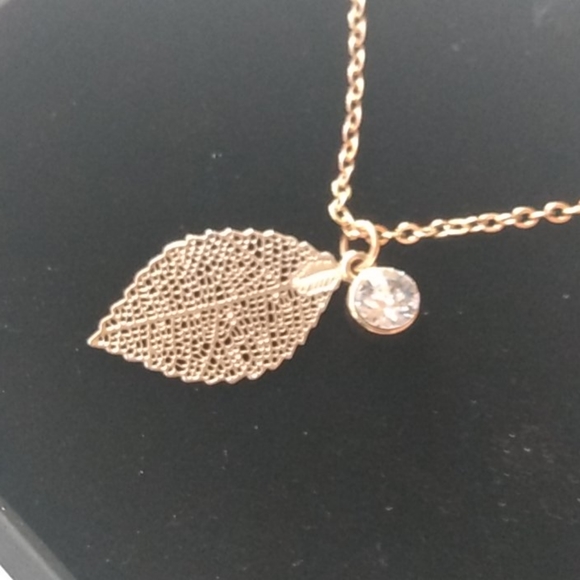 Necklace Leaf elegant - Picture 2 of 3